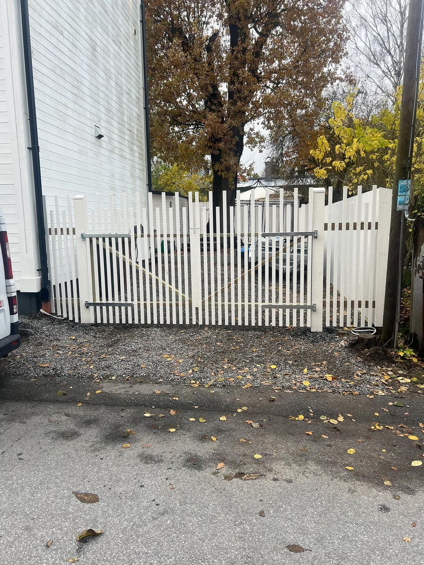 Nytt staket i trä i Vaxholm