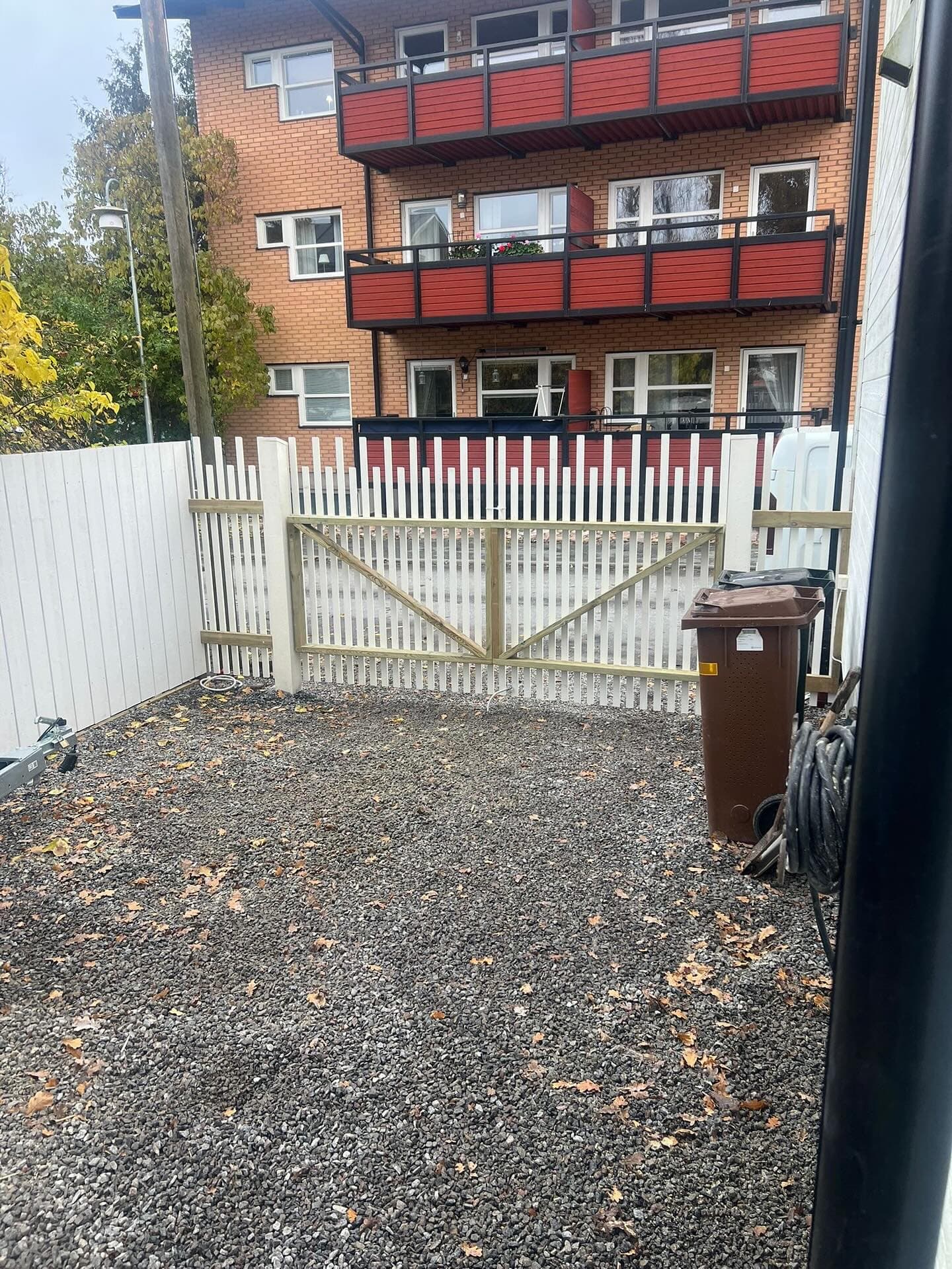 Nytt staket i trä i Vaxholm, bild 2